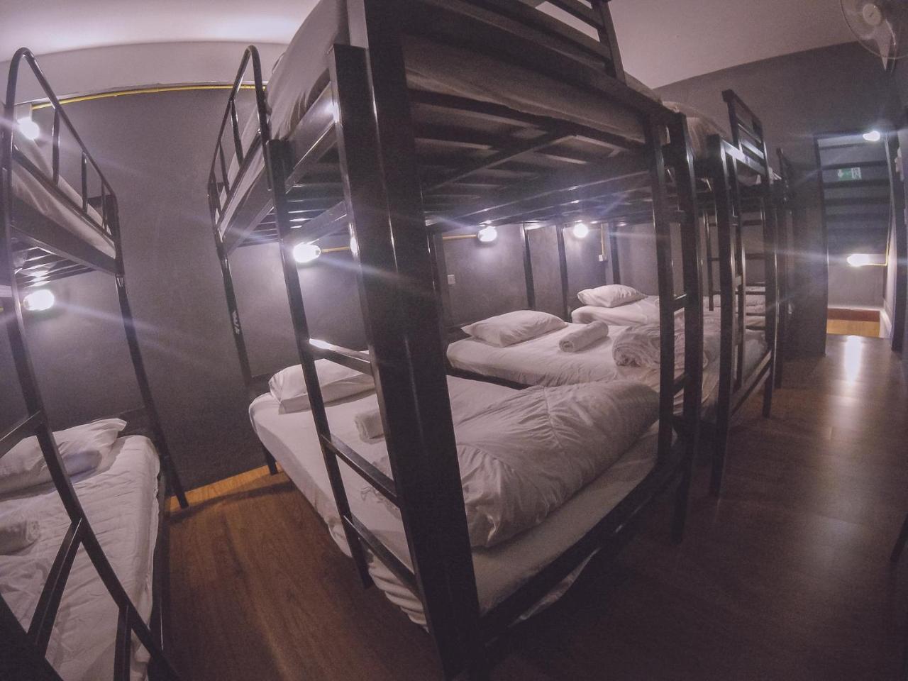 Bts Khaosan Hostel Bangkok Exterior photo
