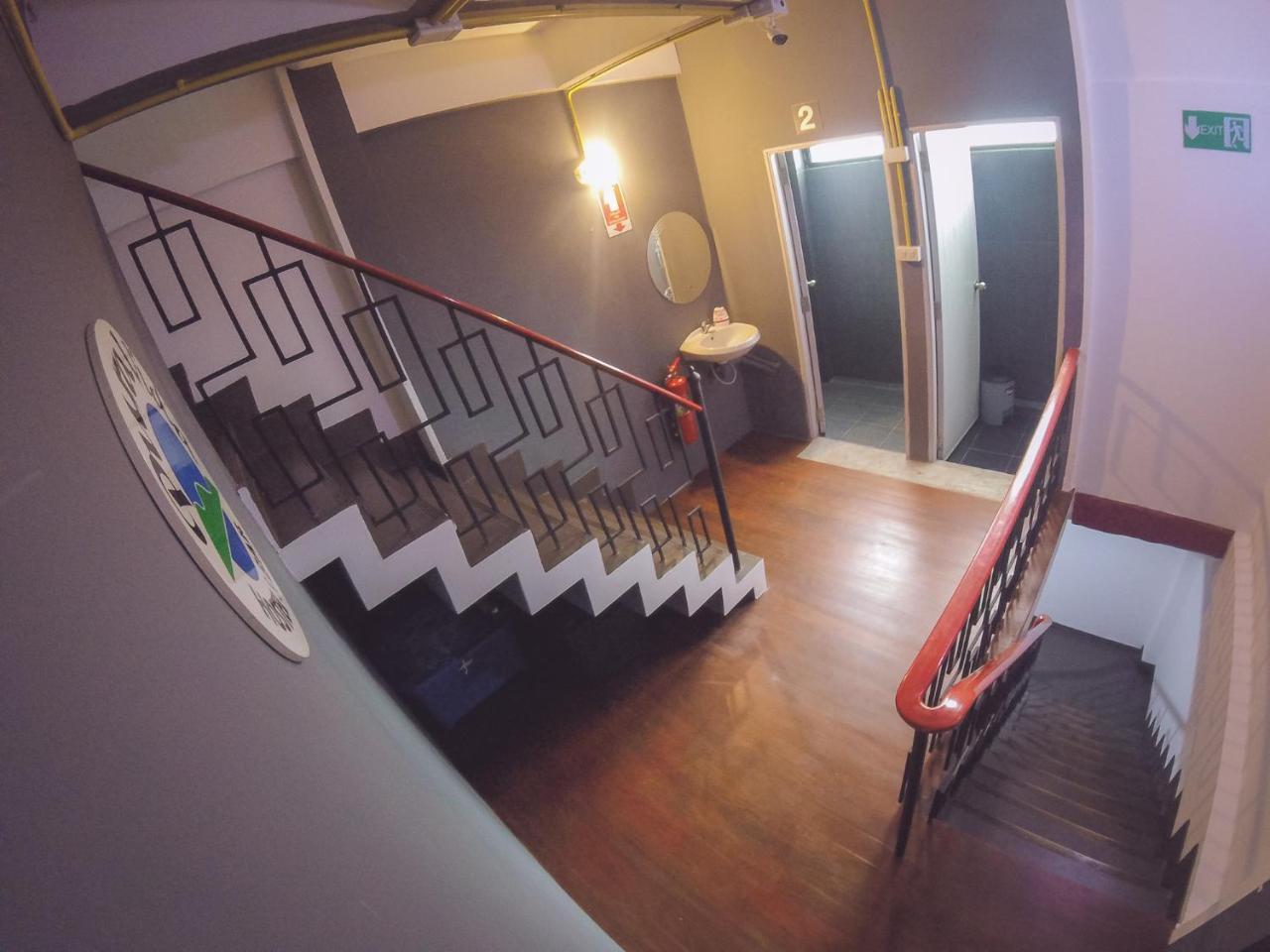 Bts Khaosan Hostel Bangkok Exterior photo