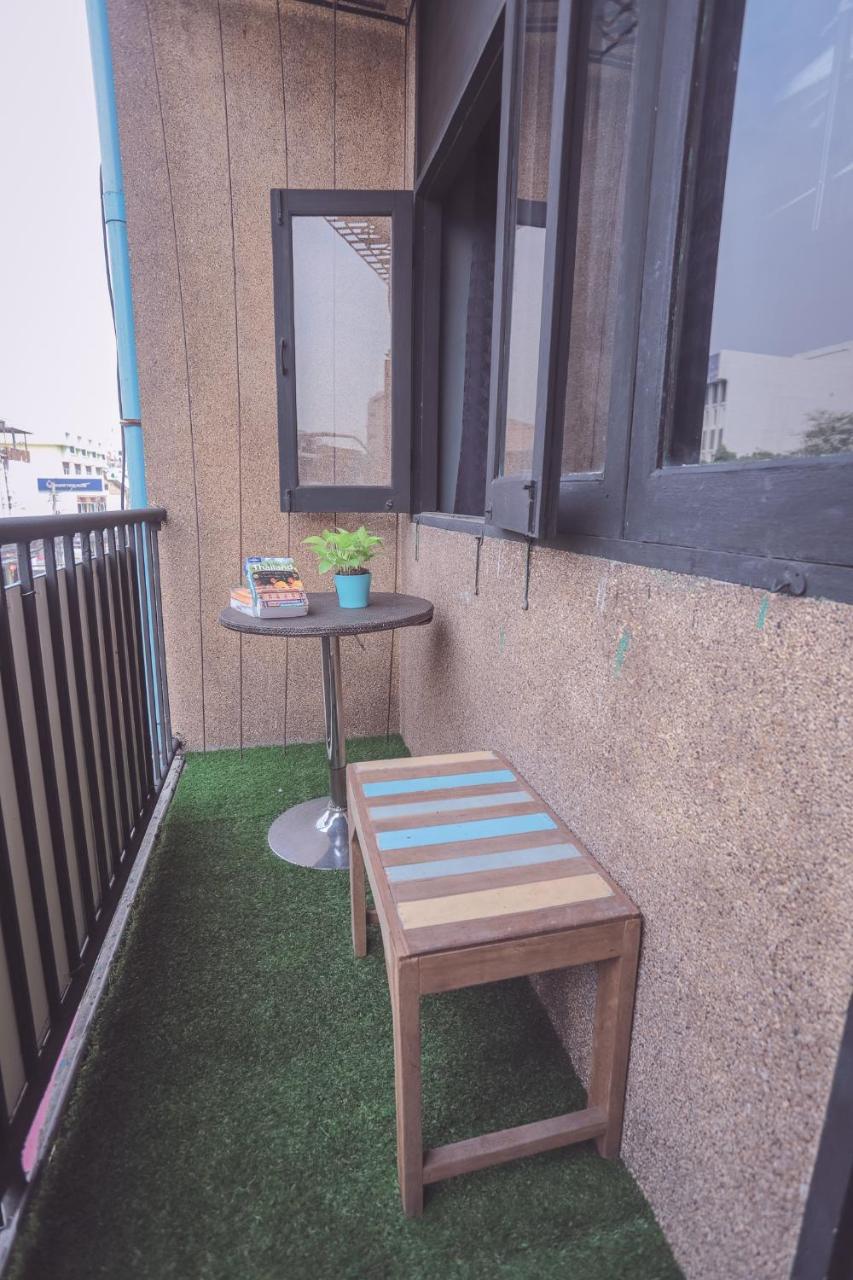 Bts Khaosan Hostel Bangkok Exterior photo