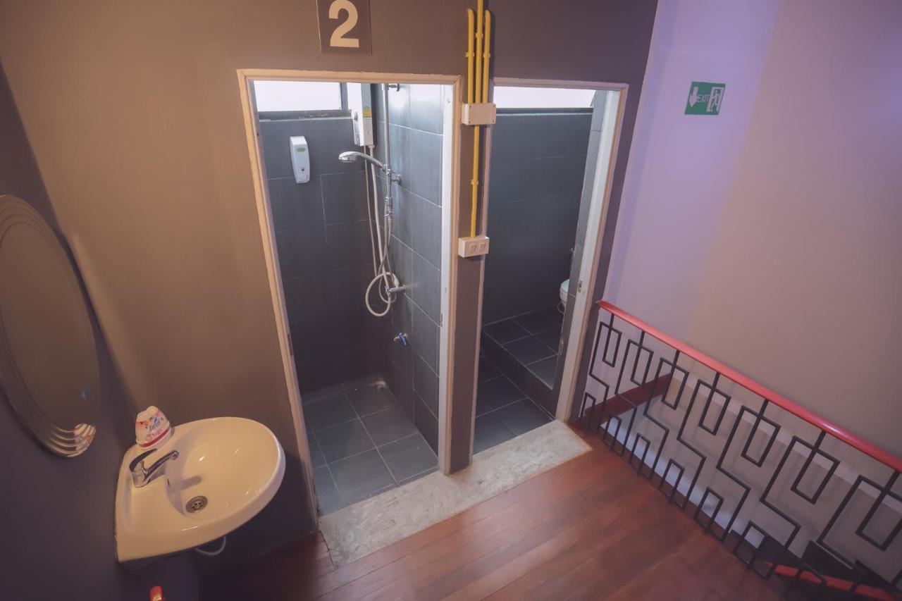 Bts Khaosan Hostel Bangkok Exterior photo
