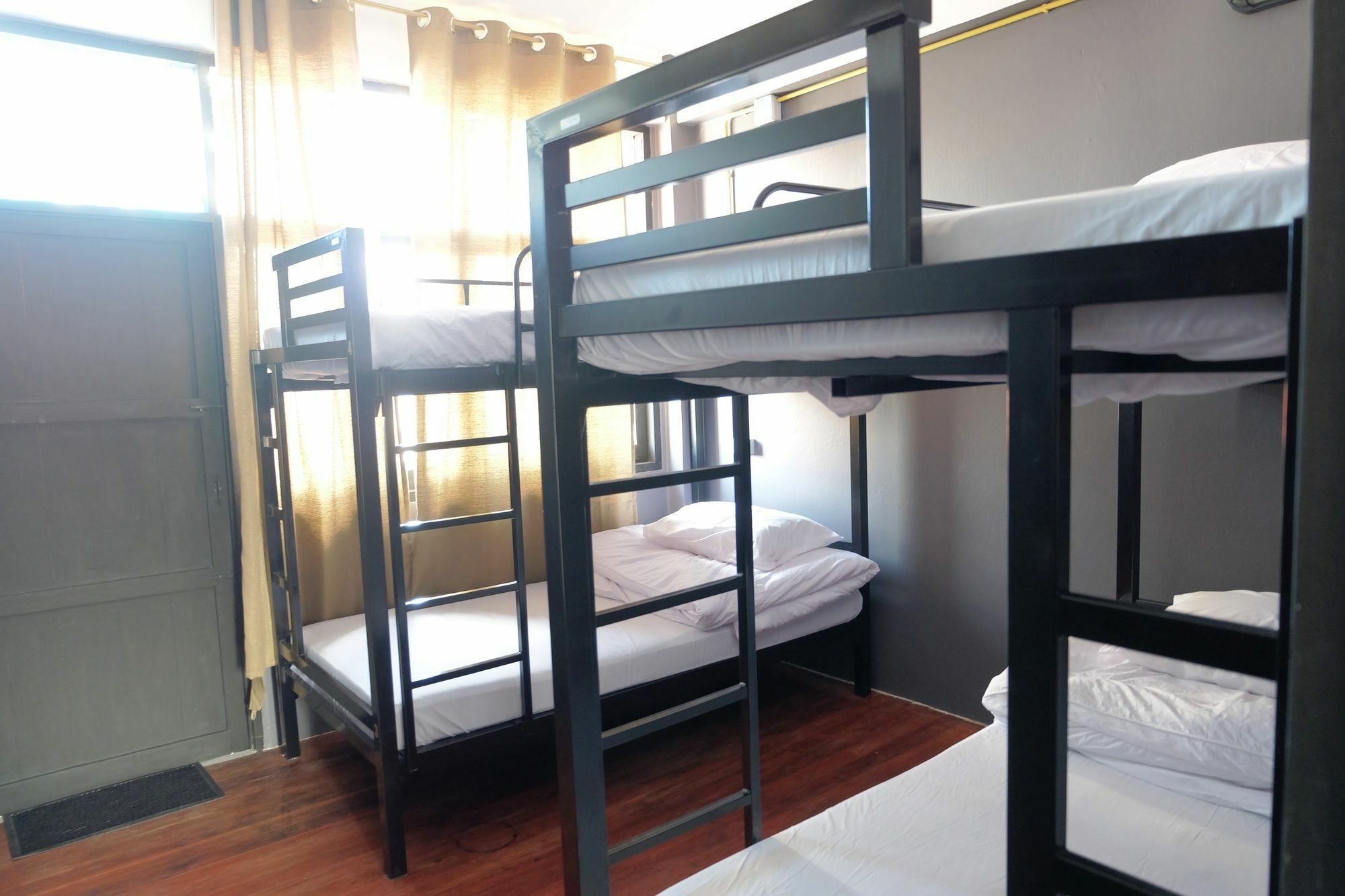 Bts Khaosan Hostel Bangkok Exterior photo