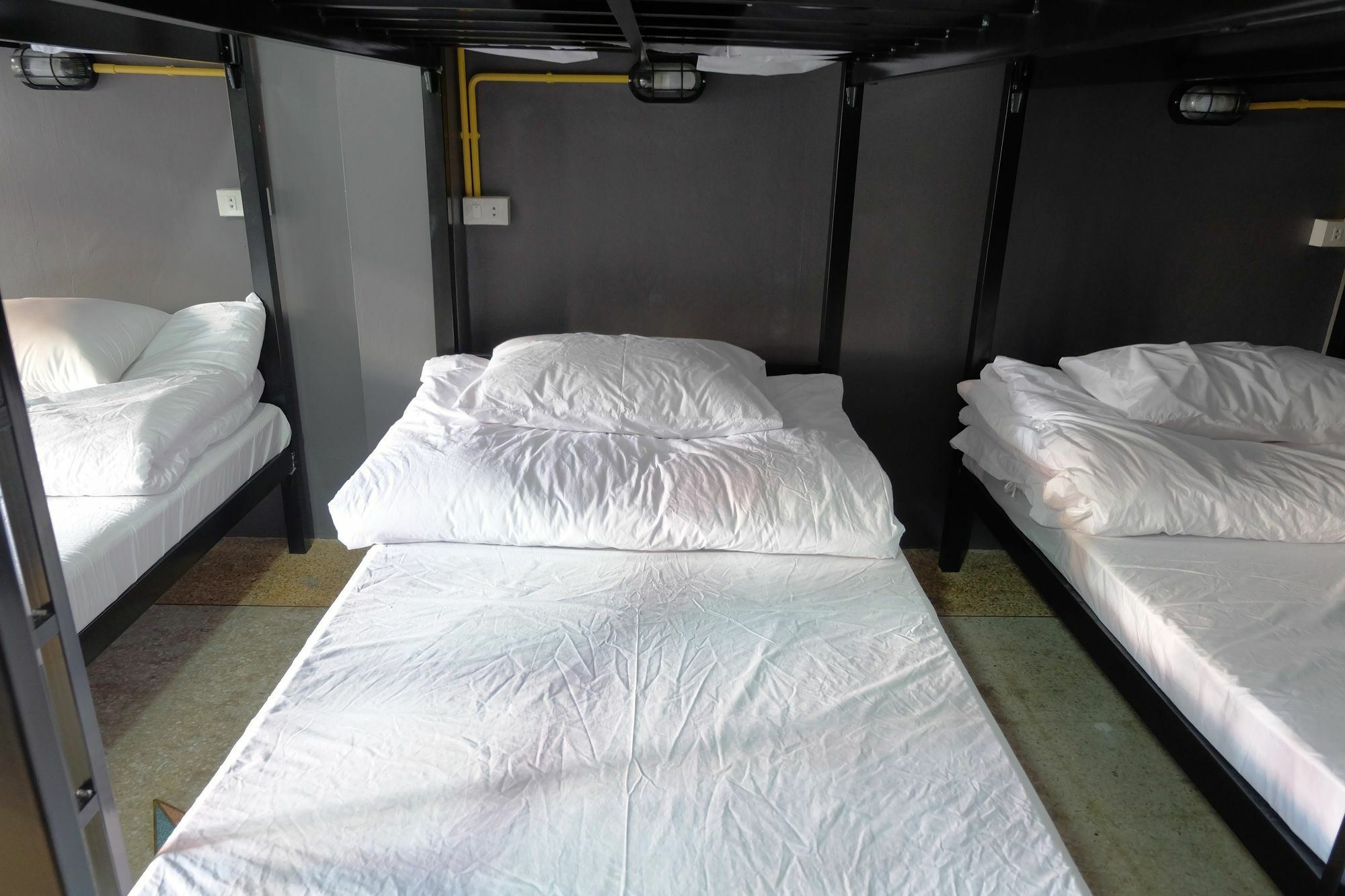 Bts Khaosan Hostel Bangkok Exterior photo